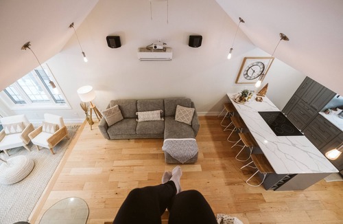 Mono Cottage | Hockley Riverside Cottage Loft & Bunkie