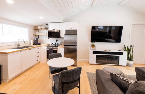 Mono Cottage | Hockley Valley Cozy Cottage