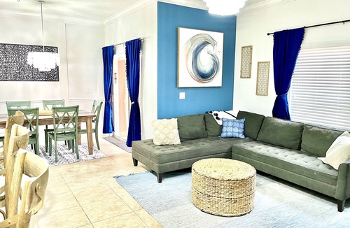 Calabria House | Hogwarts Hall Harry Potter Finding Nemo 5 Miles to Disney Private Pool
