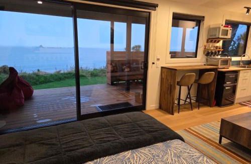 Cape Foulwind Apartment | Hole in the rock Studio