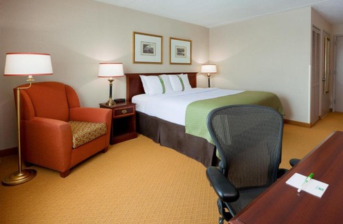 Budd Lake Hotel | Holiday Inn Budd Lake - Rockaway Area by IHG