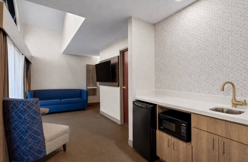 Mercer Hotel | Holiday Inn Express Grove City by IHG