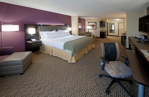 Clearfield Hotel | Holiday Inn Express Hotel & Suites Clearfield by IHG