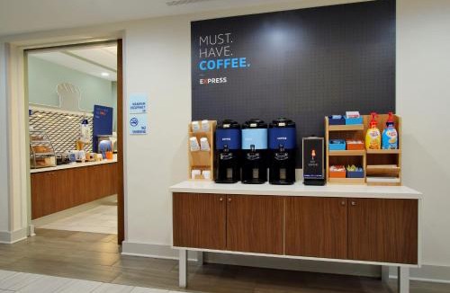 Barrie Hotel | Holiday Inn Express Hotel & Suites Barrie by IHG