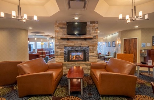 South Hills Hotel | Holiday Inn Express Hotel & Suites Pittsburgh Airport by IHG