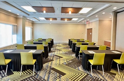 Saraland Hotel | Holiday Inn Express Hotel & Suites Mobile Saraland by IHG