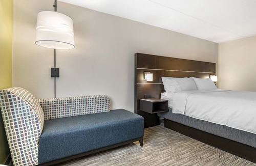 Lickdale Hotel | Holiday Inn Express Jonestown - Ft. Indiantown Gap by IHG