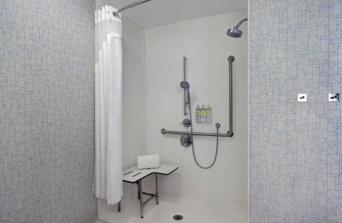 Kingston Hotel | Holiday Inn Express - Kingston West by IHG