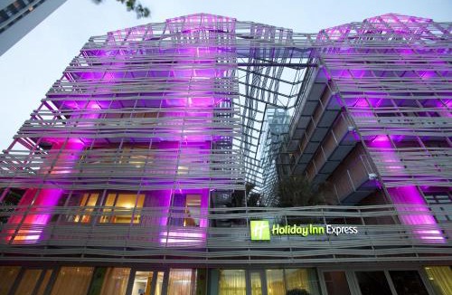 La Villette Hotel | Holiday Inn Express Paris-Canal De La Villette by IHG