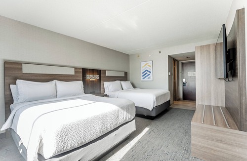 Old City Hotel | Holiday Inn Express Philadelphia - Penns Landing by IHG
