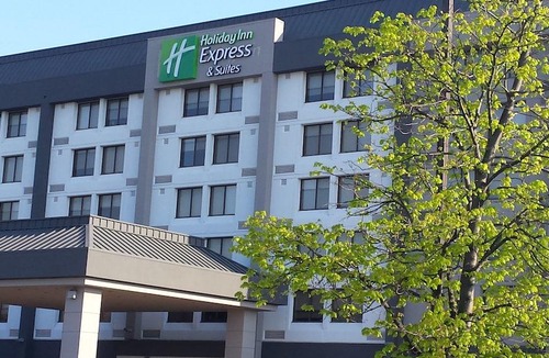 Sheridan Hotel | Holiday Inn Express & Suites Mississauga-Toronto Southwest, an Ihg Hotel