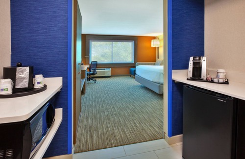 New Castle Hotel | Holiday Inn Express & Suites New Castle by IHG
