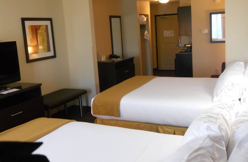 Grapeville Hotel | Holiday Inn Express & Suites Greensburg by IHG