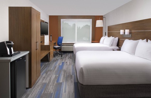 Altoona Hotel | Holiday Inn Express & Suites Altoona by IHG