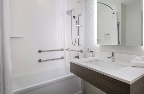 Lakeland Hotel | Holiday Inn Express & Suites Lakeland North - I-4 by IHG