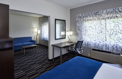 Pelham Hotel | Holiday Inn Express & Suites Birmingham South - Pelham by IHG