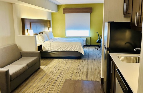 Halton Regional Municipality Hotel | Holiday Inn Express & Suites Milton by IHG