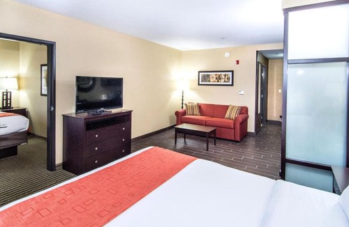 Elkton Hotel | Holiday Inn Express & Suites Elkton - University Area by IHG