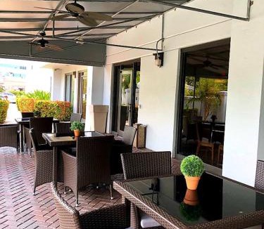 Hialeah Hotel | Holiday Inn Express & Suites Miami - Hialeah by IHG