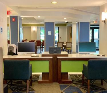 Hialeah Hotel | Holiday Inn Express & Suites Miami - Hialeah by IHG