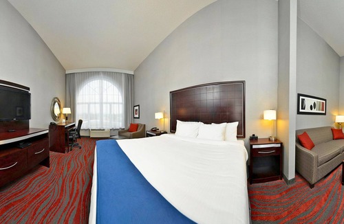 Utica Hotel | Holiday Inn Express & Suites Utica by IHG