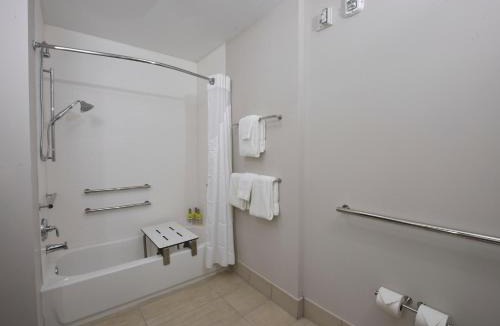 Southeast Orlando Hotel | Holiday Inn Express & Suites - Orlando - Southeast by IHG