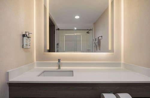 Encanto Hotel | Holiday Inn Express & Suites Phoenix Midtown by IHG