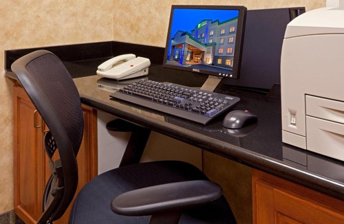 Lindbergh Lawns Hotel | Holiday Inn Express Syracuse-Fairgrounds by IHG
