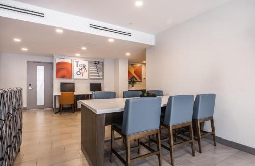 Black Creek Hotel | Holiday Inn Express Toronto-North York by IHG