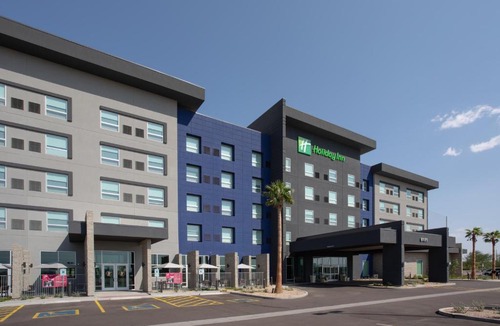 Glendale Hotel | Holiday Inn Glendale - Stadium & Ent Dist by IHG