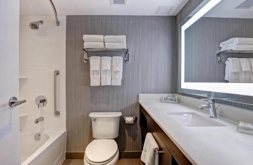 Gateway Hotel | Holiday Inn - Mississauga Toronto West by IHG