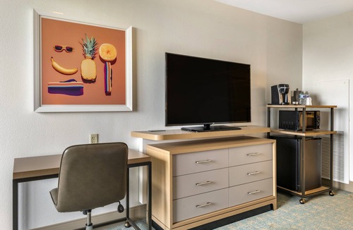 Lake Buena Vista Hotel | Holiday Inn Orlando - Disney Springs® Area by IHG