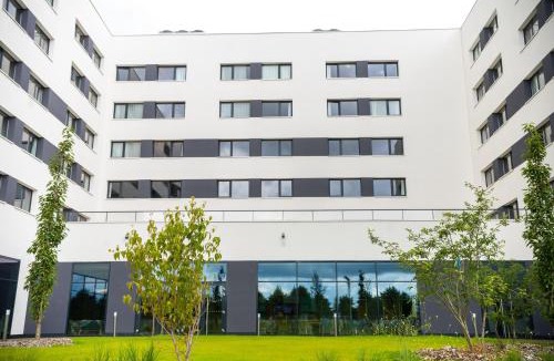 Roissy-en-France Hotel | Holiday Inn Paris CDG Airport an IHG Hotel
