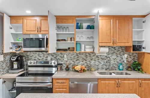 Meadowvale Village House | Home Away from Home Ideal for Long Stays