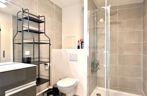 12th Arrondissement Apartment | Home in Poniatowski near Vincennes Forest