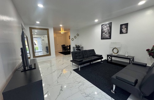 West Palm Beach House | Home in the heart of west Palm Beach
