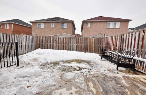Brampton House | Home Sweet Home + Free Parking & WiFi