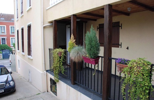Rosny-sous-Bois Apartment | Homerez - Apartment Rosny-sous-Bois