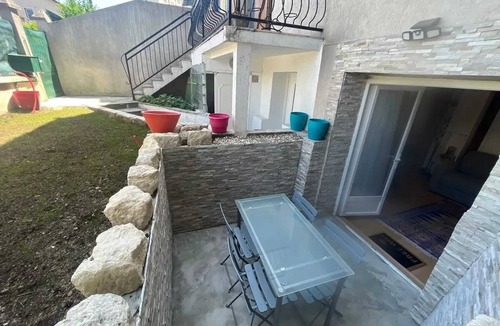 Malakoff Apartment | Homerez - Apartment in Malakoff