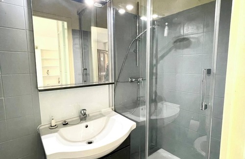Le Perreux-sur-Marne Apartment | Homerez - Modern Studio Le Perreux-sur-Marne 17m²