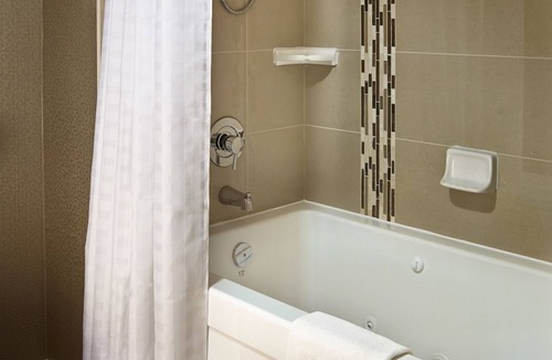 Central Hamilton Hotel | Homewood Suites by Hilton Hamilton, Ontario, Canada