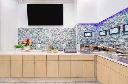 East Rutherford Hotel | Homewood Suites by Hilton East Rutherford - Meadowlands
