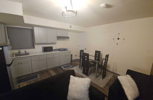 Newark Apartment | Homey one bedroom apartment with a large living room.