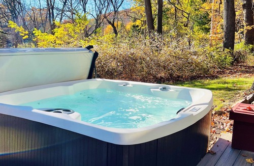 Port Matilda Cabin | HOOTING HAUS - HOT TUB - FIRE PIT - CABIN RETREAT