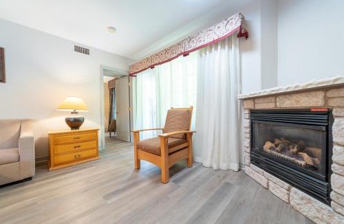 Oro-Medonte Apartment | Horseshoe Valley Suites - The Evergreen