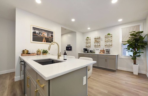 Mount Washington House | ★ HostWise Stays ★ Hot Tub Haven | Fire Pit, Games & Backyard Fun