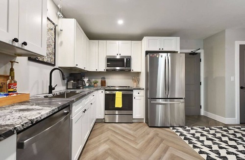 East Allegheny Condo | ★ HostWise Stays ★ King Bed! Free Street Parking! Walkable Location