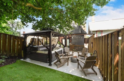 Mount Washington House | ★ HostWise Stays ★ Luxe Hot Tub | Great Patio | Driveway Parking