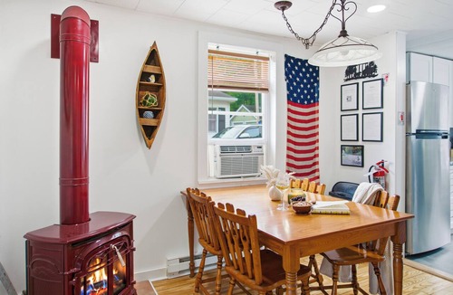 Hamilton House | Hot Tub, 5 min to Colgate, Sleeps 6, Welcome Wine
