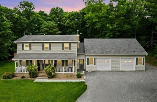 Newport House | Hot Tub, Camp Fire, Game Room, Coffee/Espresso Bar